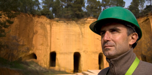 Le trésorier Cyril Penin dans les anciennes mines de Bruoux à Gargas. le trésorier Cyril Penin dans les anciennes mines de Bruoux à Gargas