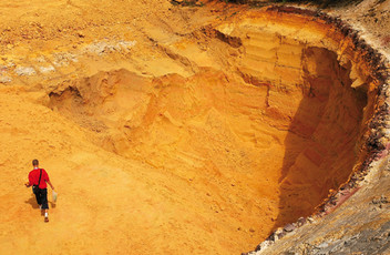 carrière d'ocre en Bourgogne à Saint-Amand-en-Puisaye exploitée par Solargil production ocre nievre